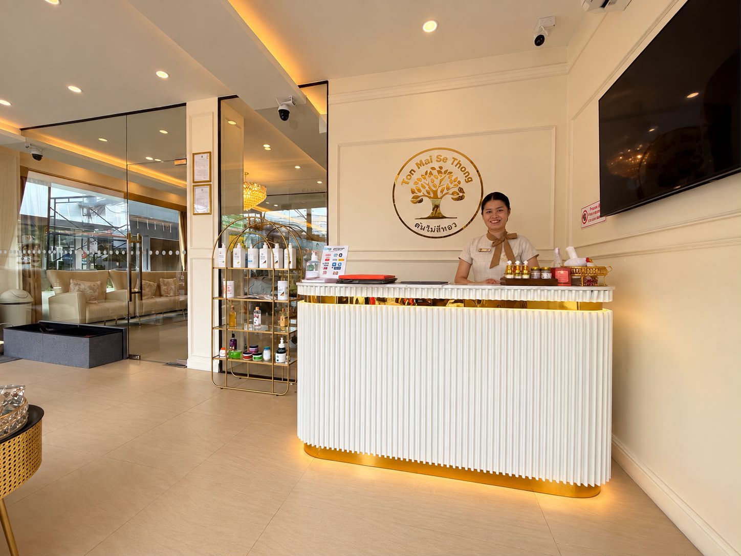 Reception area at Ton Mai Se Thong Massage & Beauty
