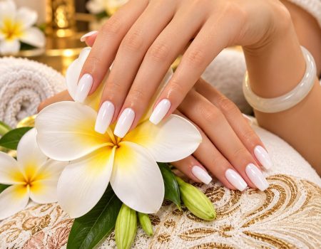 Manicure at Ton Mai Se Thong nail salon in Patong